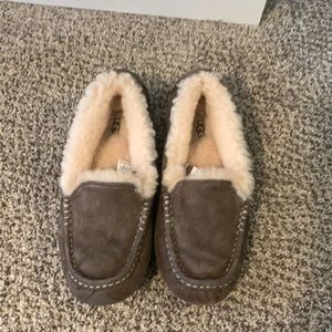 Ugg Women’s Slippers size 8 (fits like a 7)